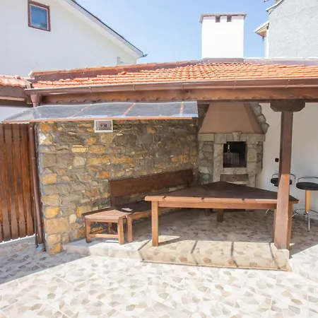 къща за гости Angelovi Holiday home